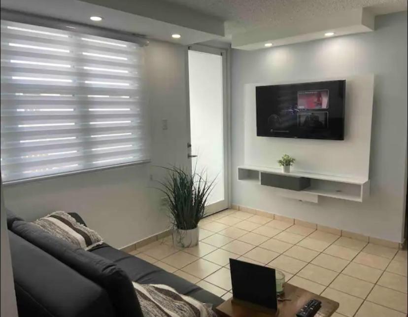 Private Apartment Near Sju Solar Battery Carolina Buitenkant foto